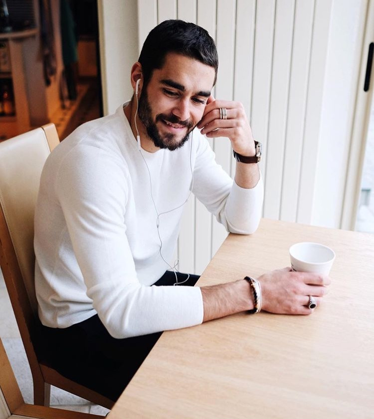 Stili yakala: Nicolas Simoes