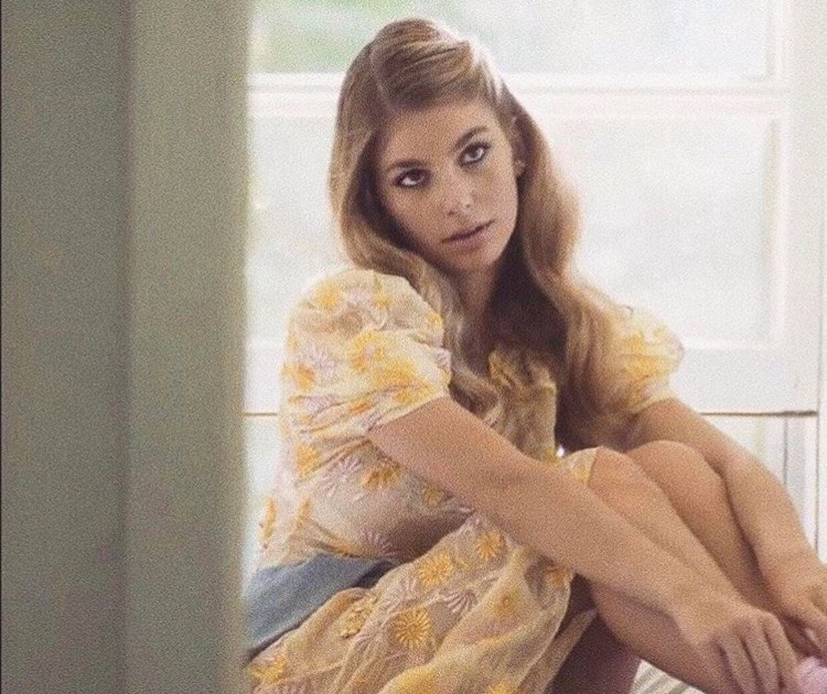 Instagram'ı sevmemiz için bir sebep daha : Camila Morrone