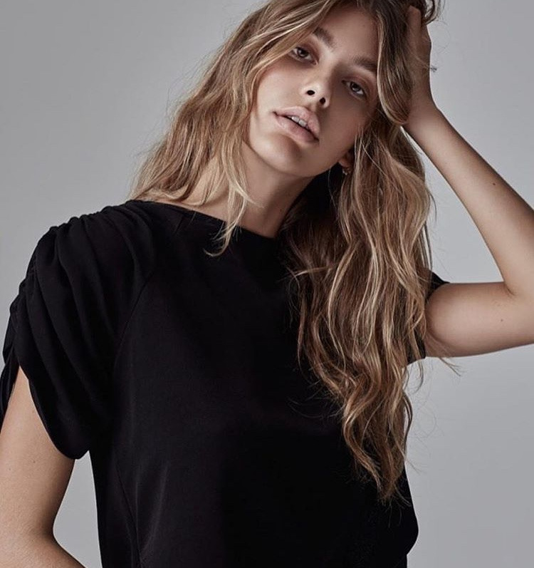 Instagram'ı sevmemiz için bir sebep daha : Camila Morrone