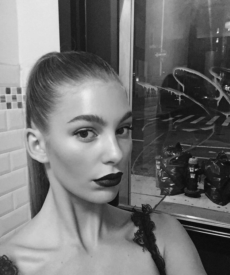 Instagram'ı sevmemiz için bir sebep daha : Camila Morrone