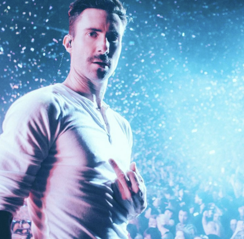 Adam Levine ve ilham verici saçları