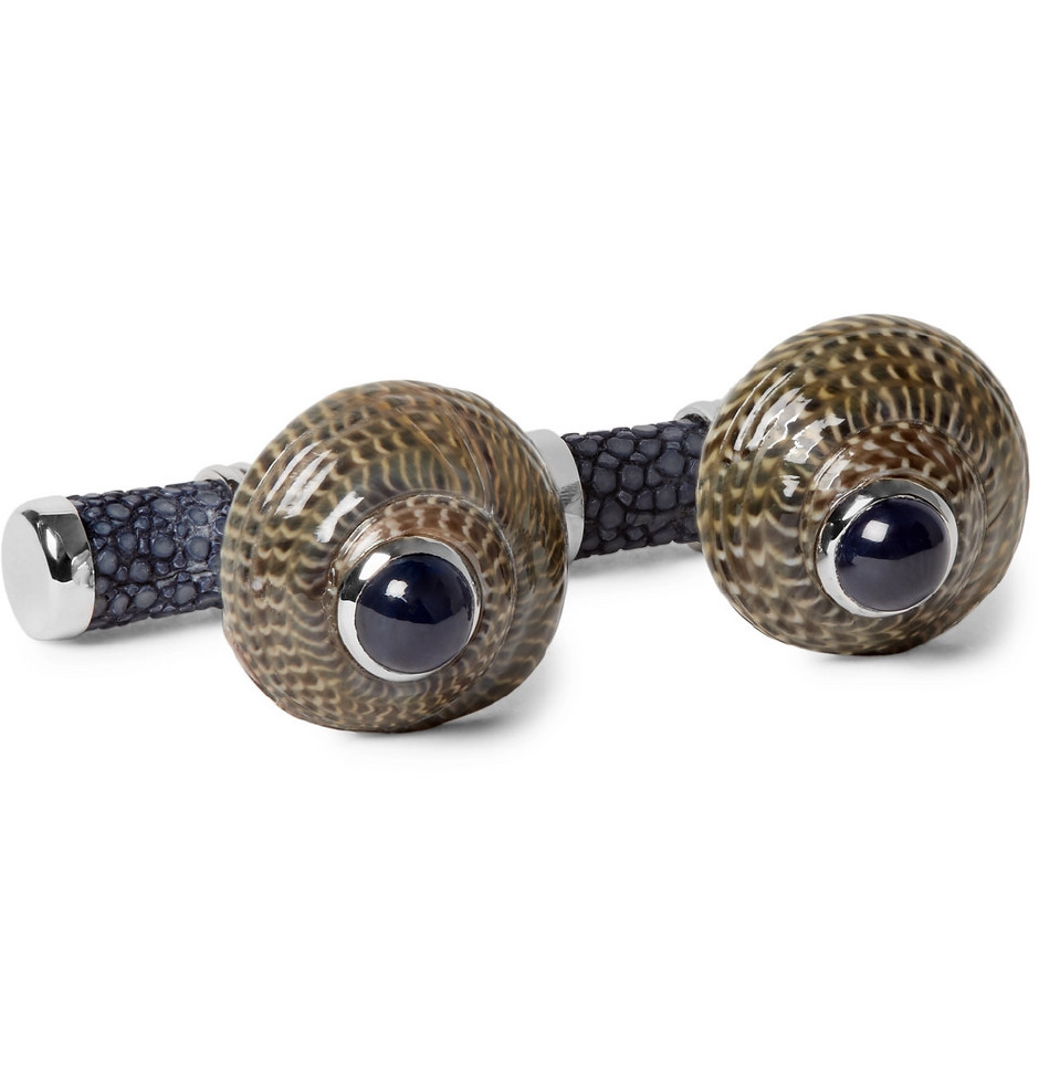 İki küçük kol düğmesi