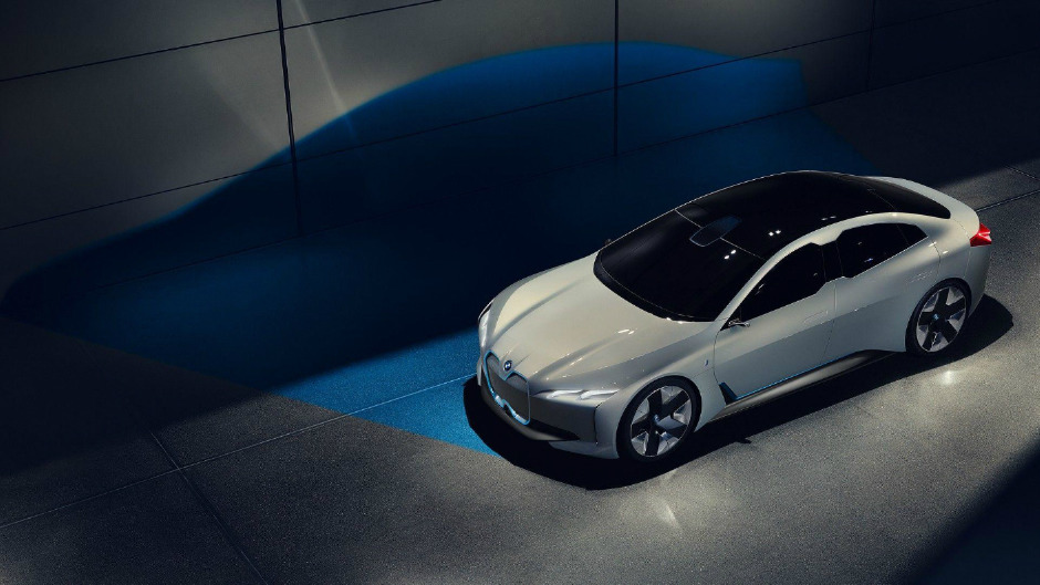 BMW’nin yeni elektrikli aracı: iVision Dynamics i4
