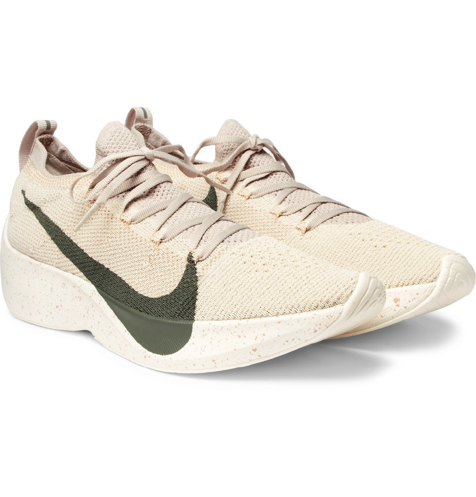 Baharın gelişi yeni sneaker'lardan belli