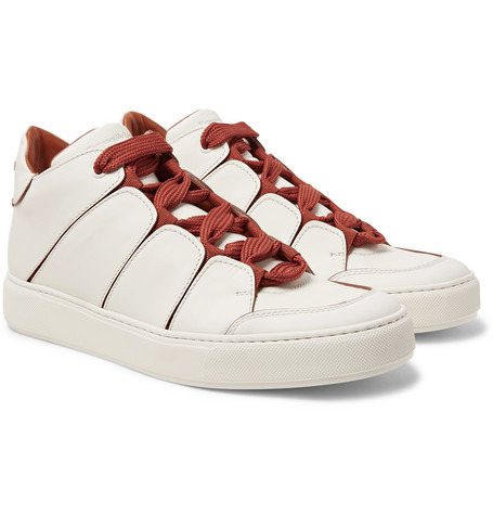 Beyaz Sneakerlar’a İtalyan işi