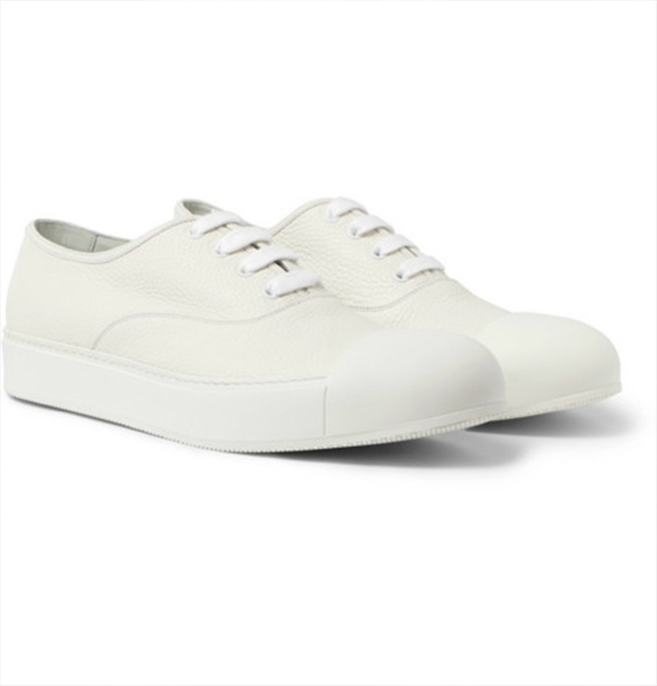 Oh be, sonunda Leo da iyi giyiniyor