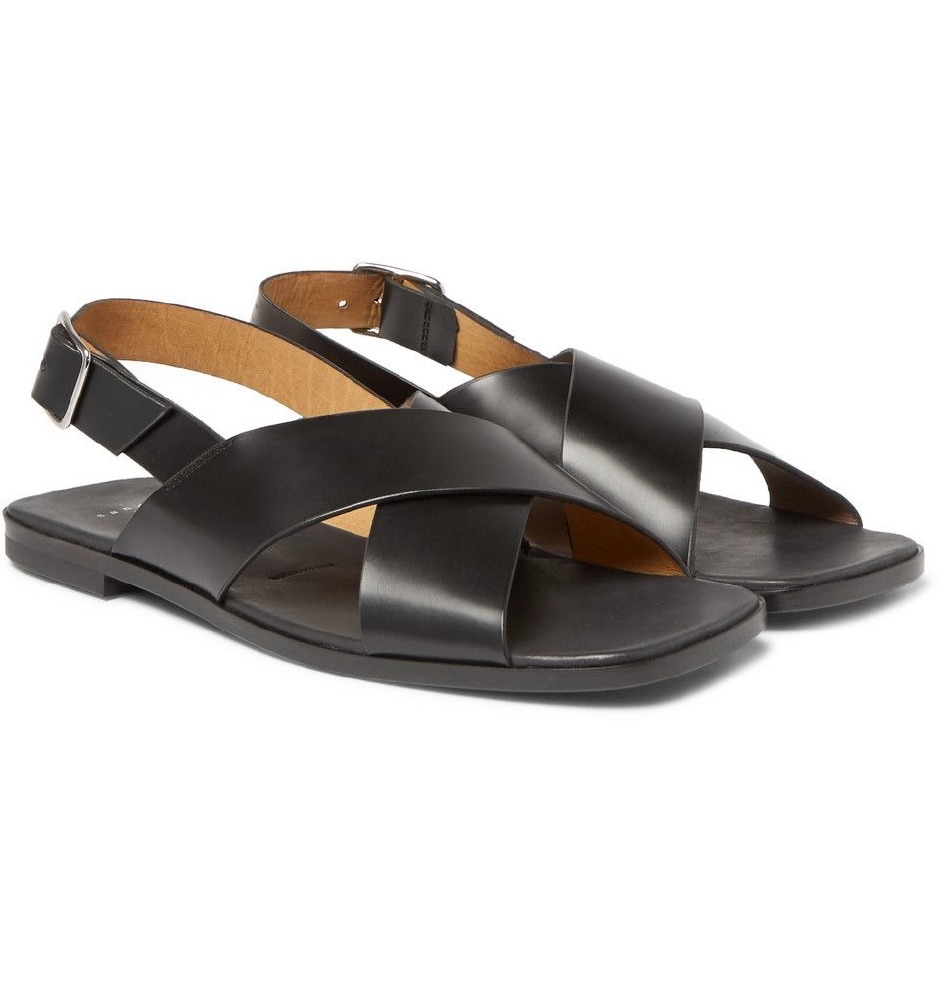 Akdeniz’in güneşinden ilham alan koleksiyon