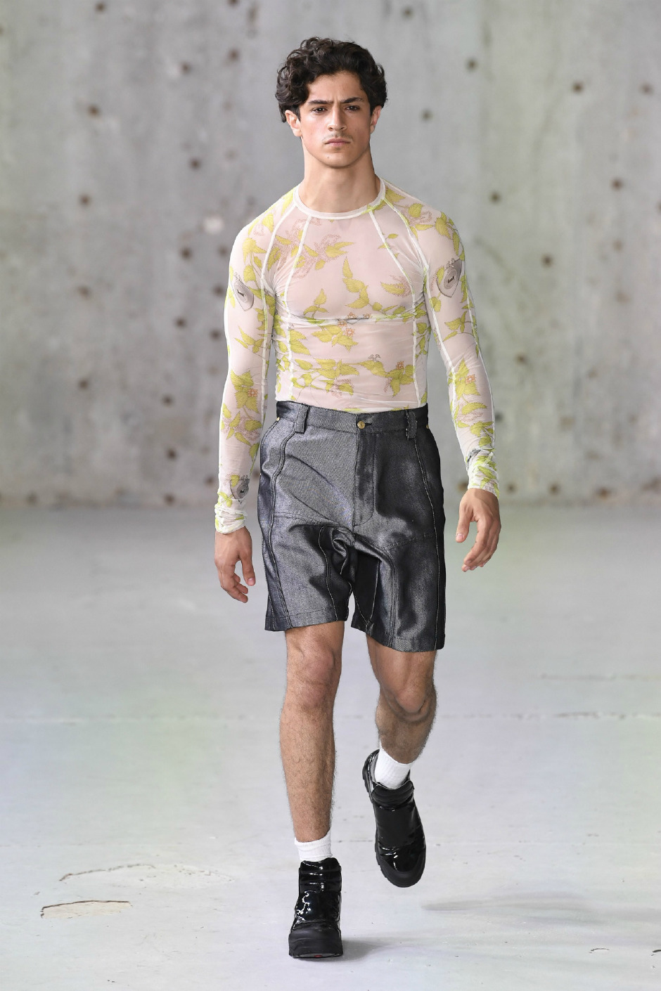 “İçi dışı bir olmak”: 2019 İlkbahar/Yaz Paris Erkek Moda Haftası 1. gün “İçi dışı bir olmak”: 2019 İlkbahar/Yaz Paris Erkek Moda Haftası 1. gün