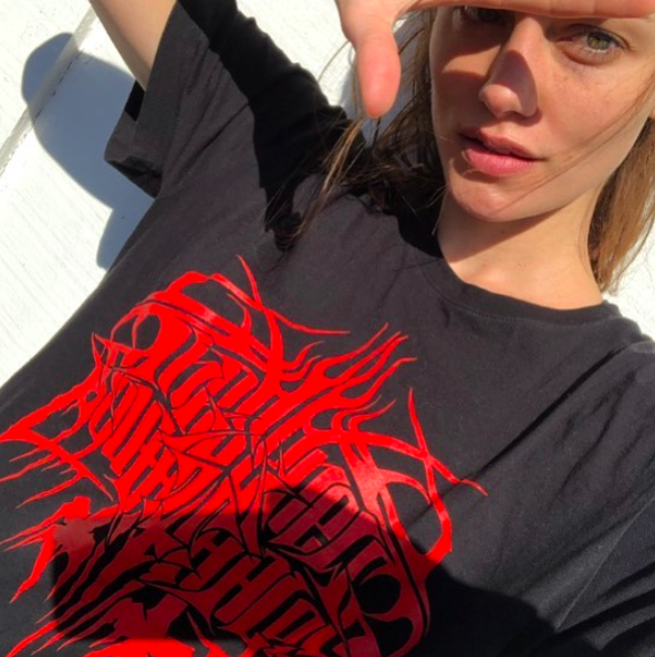 Instagram’ı sevmemiz için bir sebep daha: Phoebe Tonkin