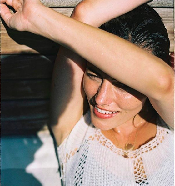 Instagram’ı sevmemiz için bir sebep daha: Phoebe Tonkin