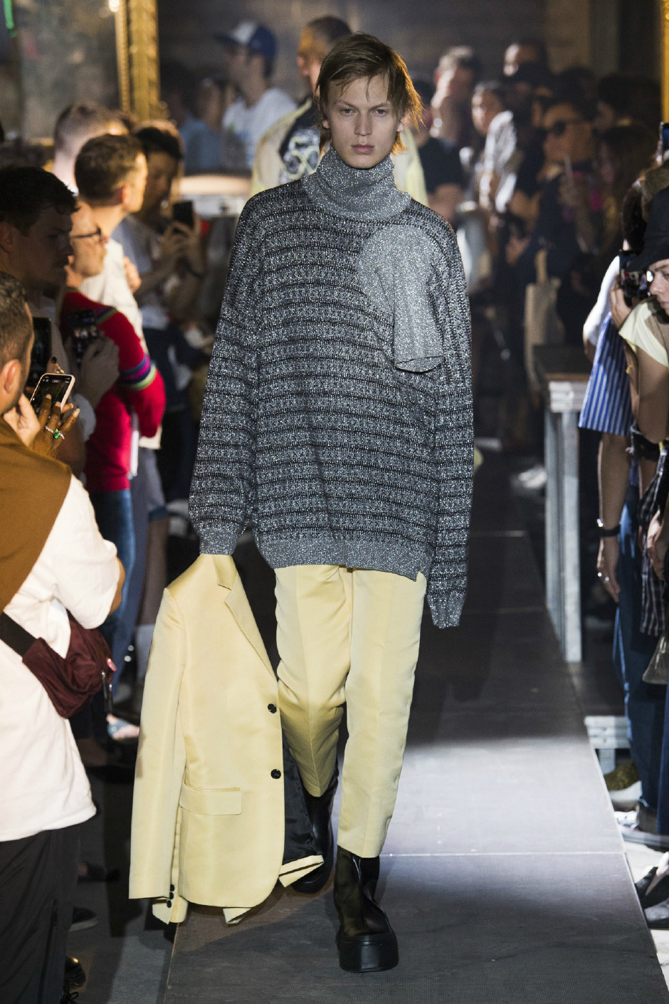 “İçi dışı bir olmak”: 2019 İlkbahar/Yaz Paris Erkek Moda Haftası 1. gün “İçi dışı bir olmak”: 2019 İlkbahar/Yaz Paris Erkek Moda Haftası 1. gün