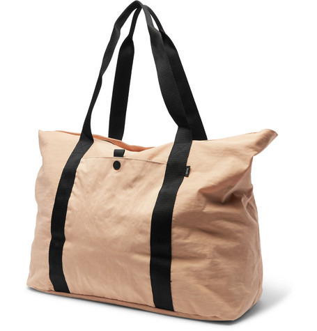 Plaj çantanızın olmazsa olmazı 17 ürün