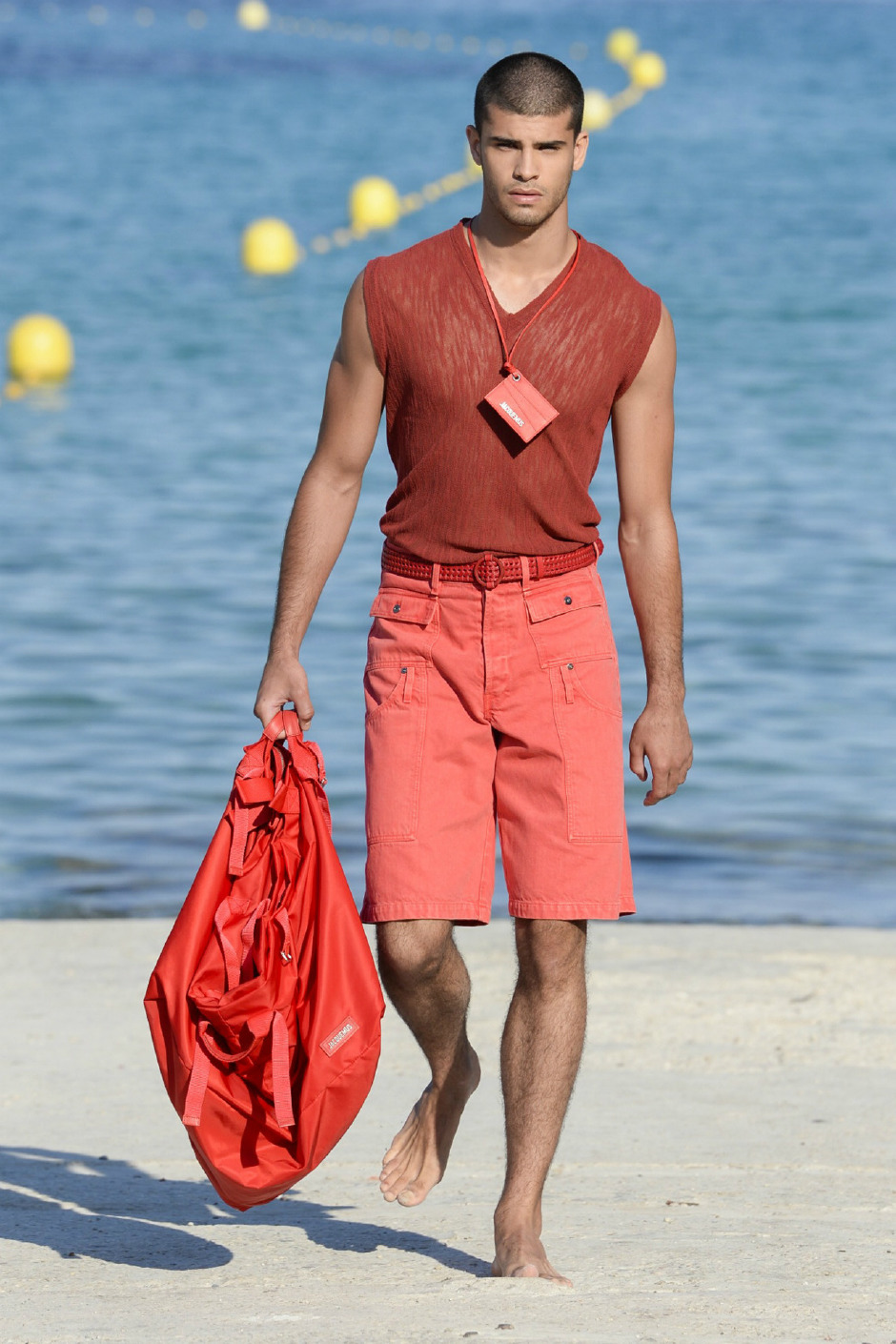 Ve beklenen an geldi: Jacquemus, ilk erkek koleksiyonuyla karşımızda