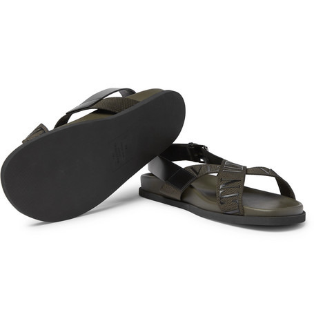 Yaz sıcaklarına alternatif ayakkabılar