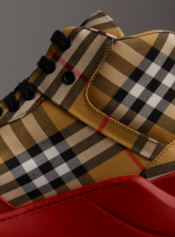 Ayağınıza En Yakışacak Trençkot