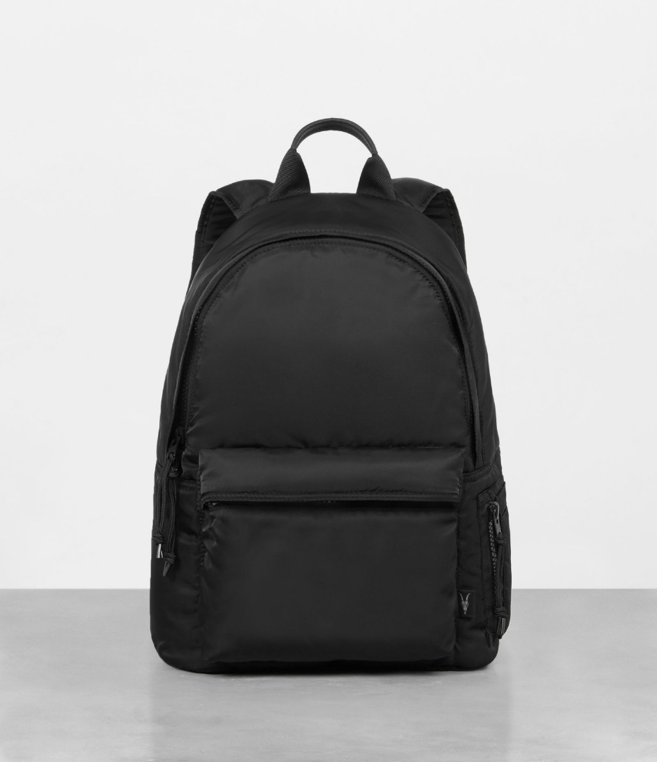 Takım Elbisenin Üzerine Bile Yakışacak 6 Sırt Çantası