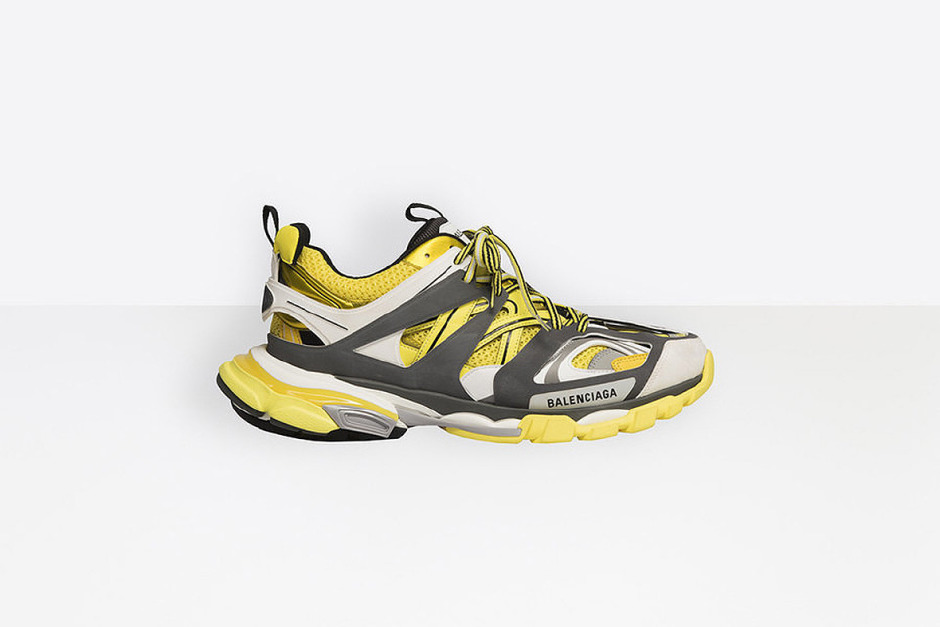 Balenciaga Sneaker Konusunda Kendi “Yolunda”