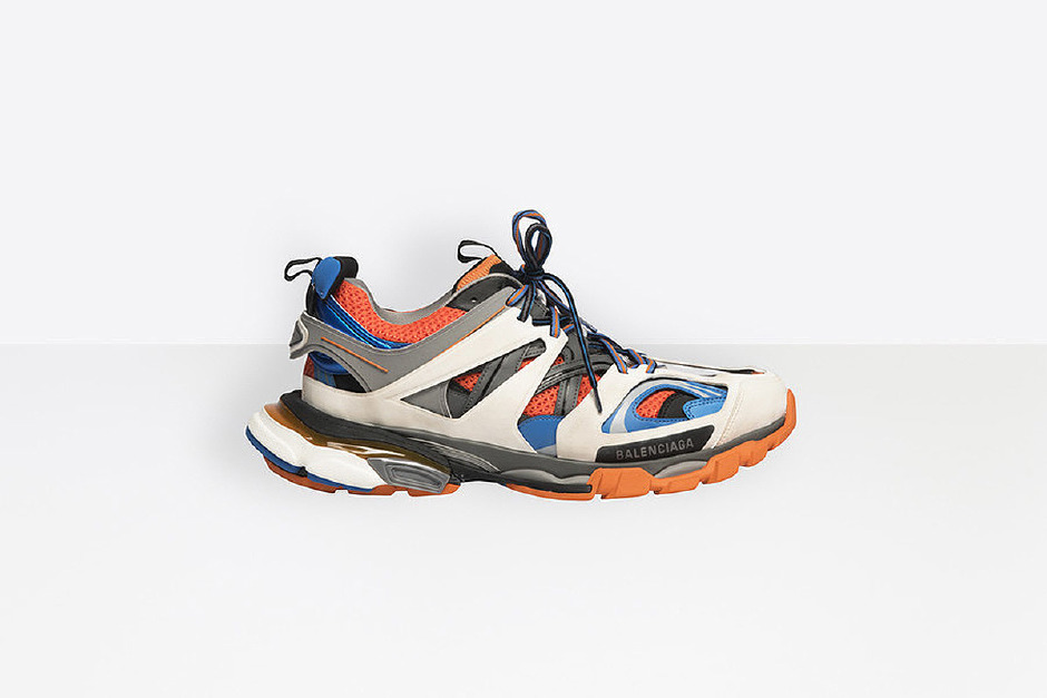 Balenciaga Sneaker Konusunda Kendi “Yolunda”