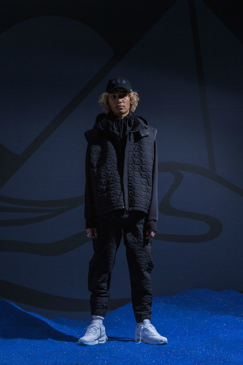 Siyah Giyinmenin Beş Formu Siyah Giyinmenin Beş Formu