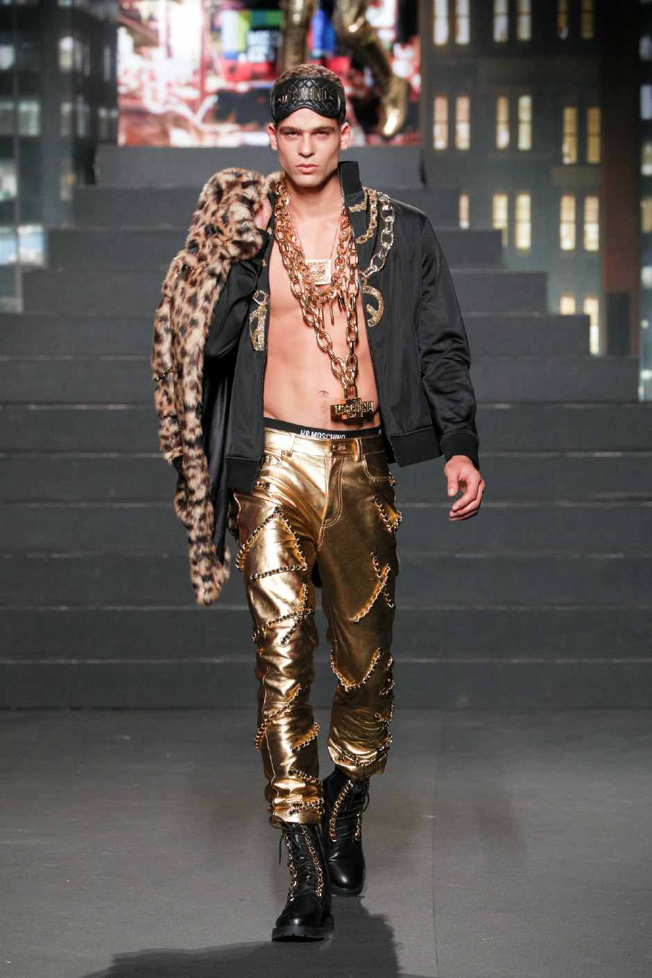 MOSCHINO [tv] H&M defilesi