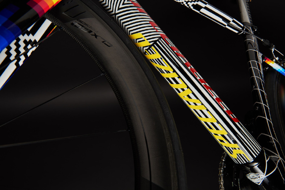 Felipe Pantone ve Romance’in Grafik Tasarımlı Bisikleti