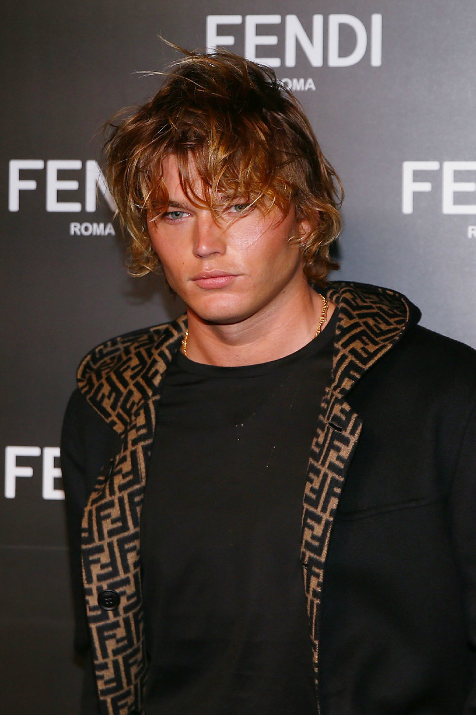 Eforsuz, Dağınık ve Cool Saçların Yeni İlhamı: Jordan Barrett