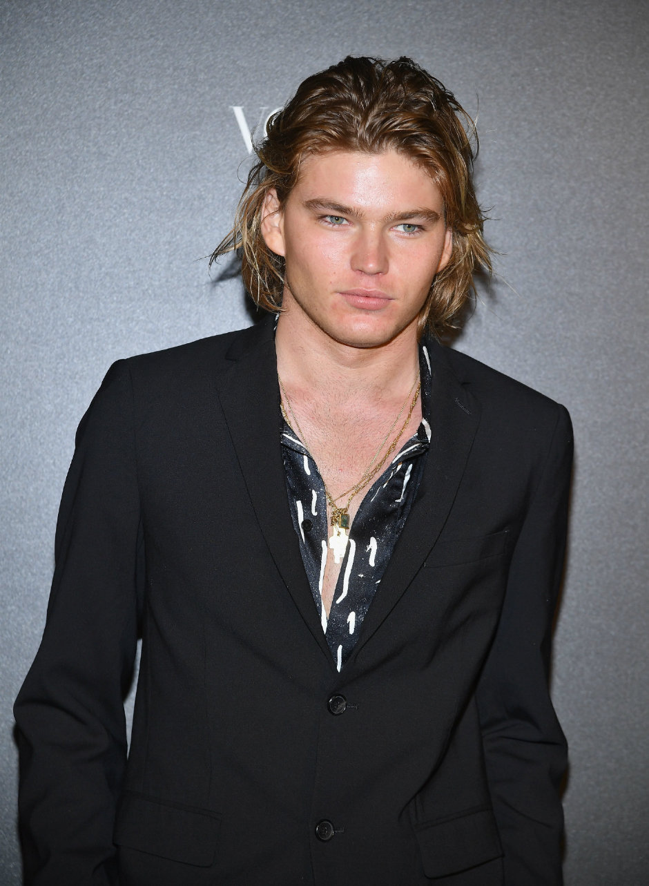 Eforsuz, Dağınık ve Cool Saçların Yeni İlhamı: Jordan Barrett