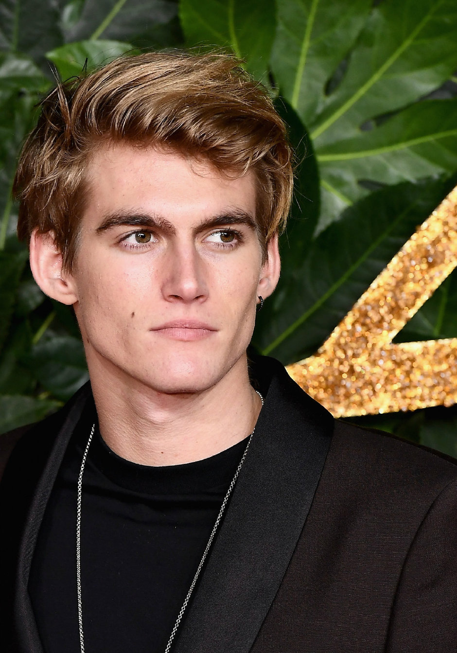 Elvis Presley İlhamlı Pompadour Saçlar