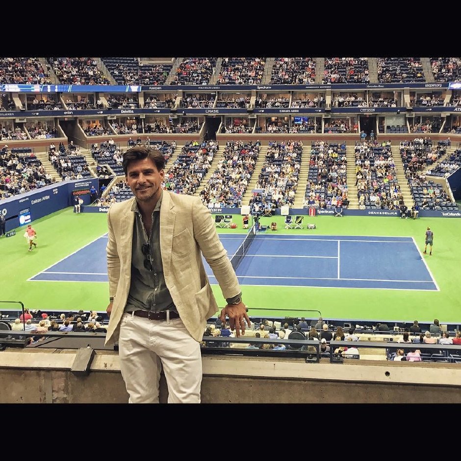 Johannes Huebl ve İkonik Stili