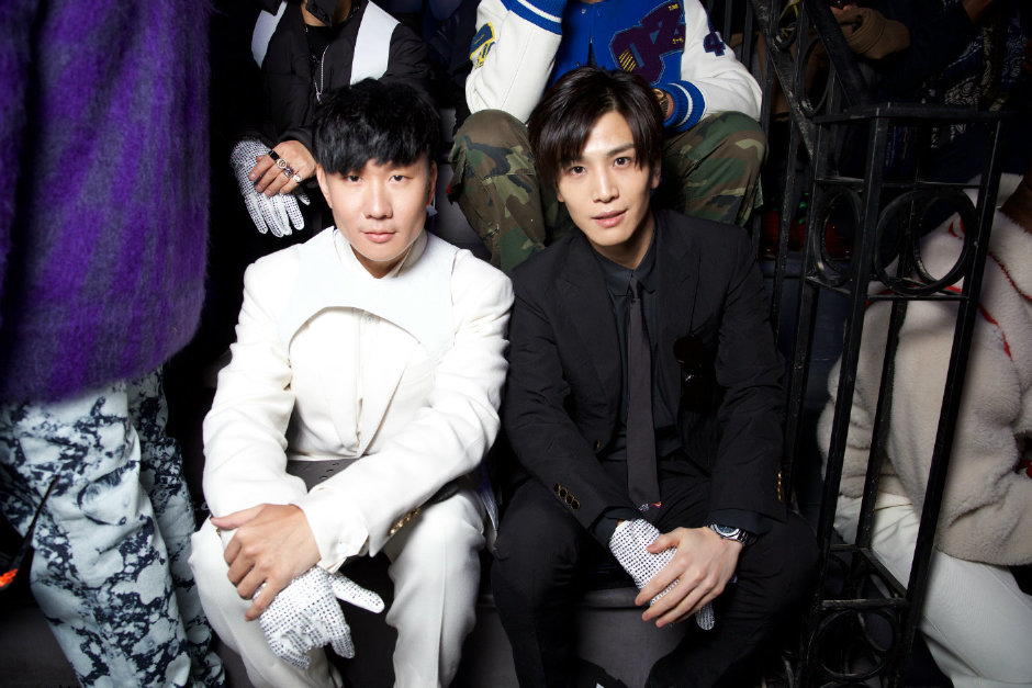 Louis Vuitton'un Yeni Erkek Koleksiyonunun Tanıtımından Görüntüler Louis Vuitton'un Yeni Erkek Koleksiyonunun Tanıtımından Görüntüler