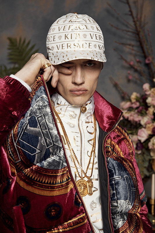 KITH ve Versace’nin Yeni Erkek Koleksiyonu ile Tanışın