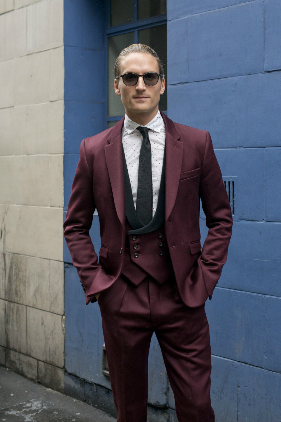 GQ X KING: Ofis Stiline Kırmızı Kattık GQ X KING: Ofis Stiline Kırmızı Kattık