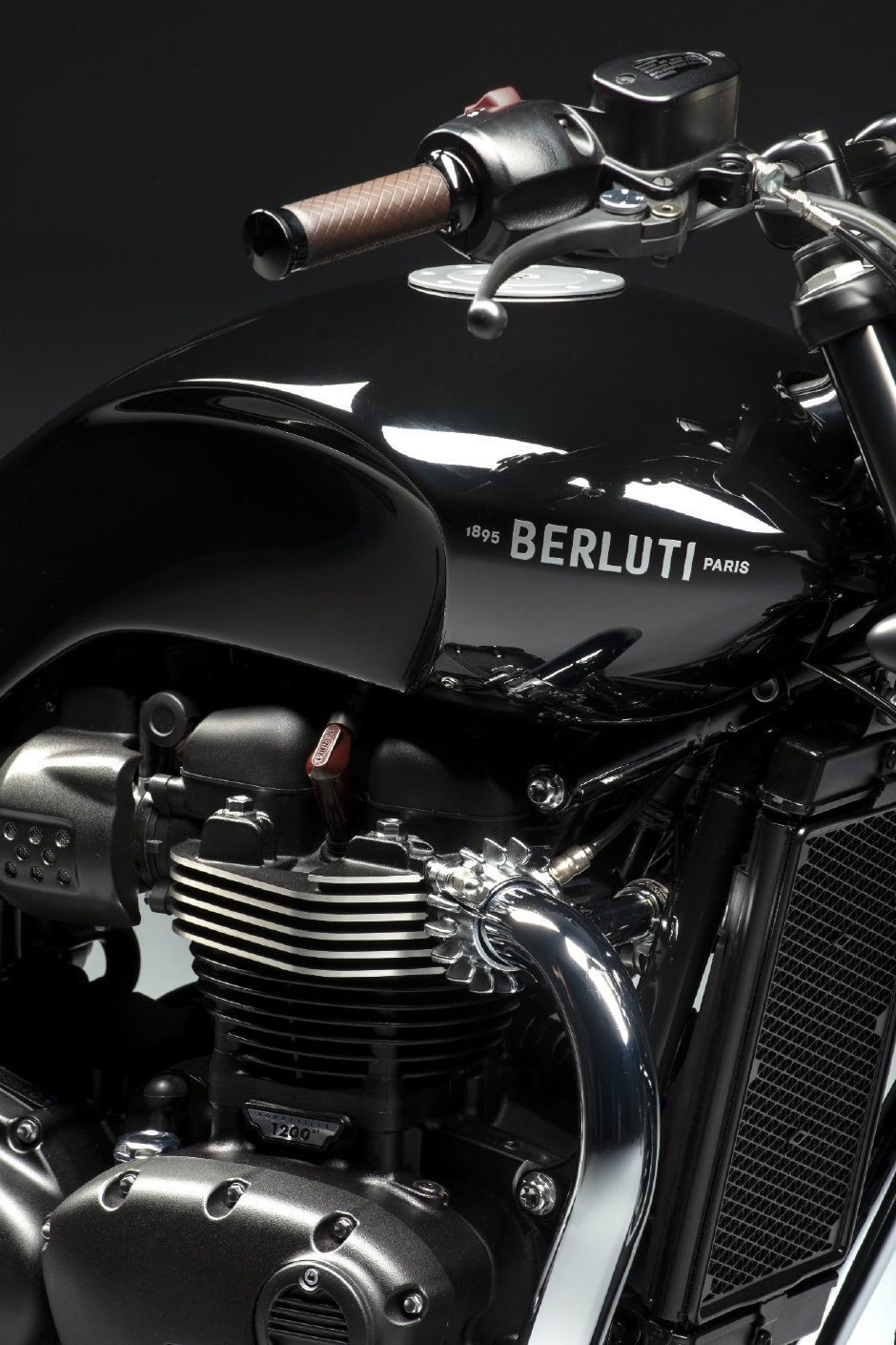 Triumph ve Berluti’nin Ortak Çalışması: Bonneville T120