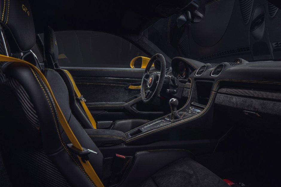 Porsche Yeni Tasarımları Cayman GT4 ve Spider ile Karşımızda