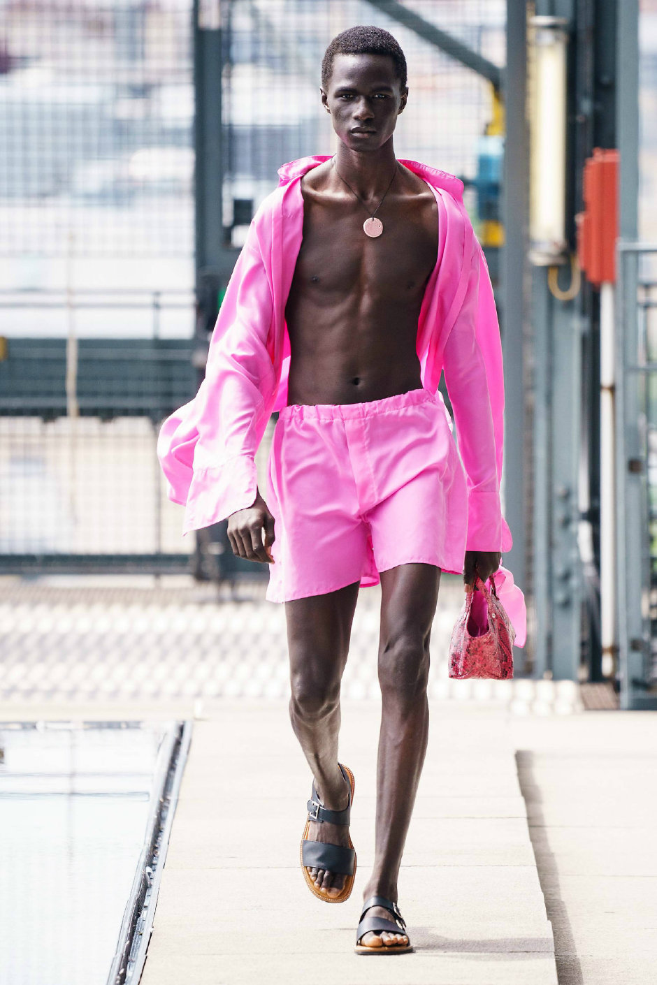 2020 İlkbahar/Yaz Sezonun Öne Çıkan Rengi: Pembe