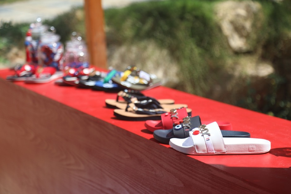 Tommy Hilfiger Sahile İndi