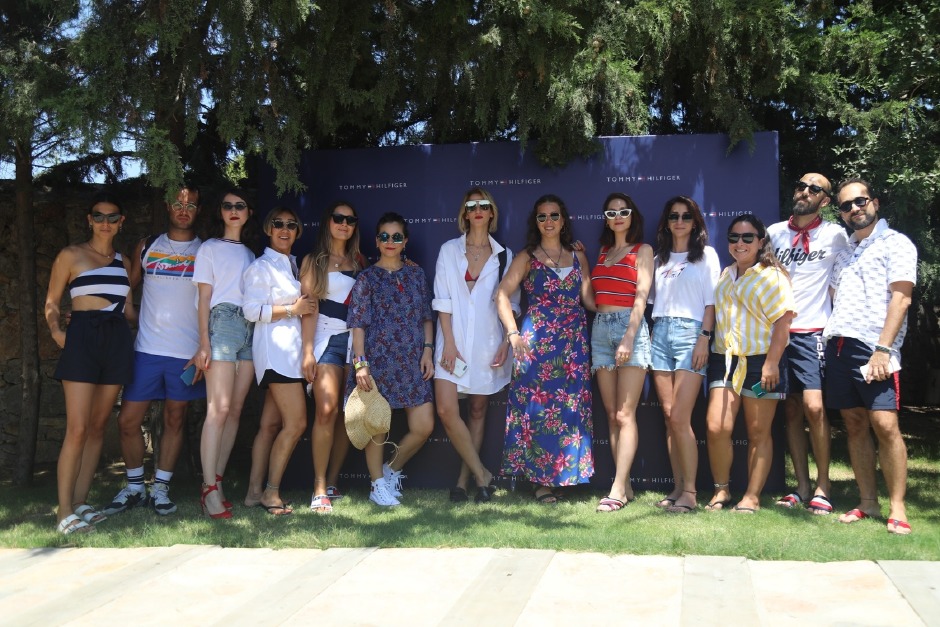 Tommy Hilfiger Sahile İndi