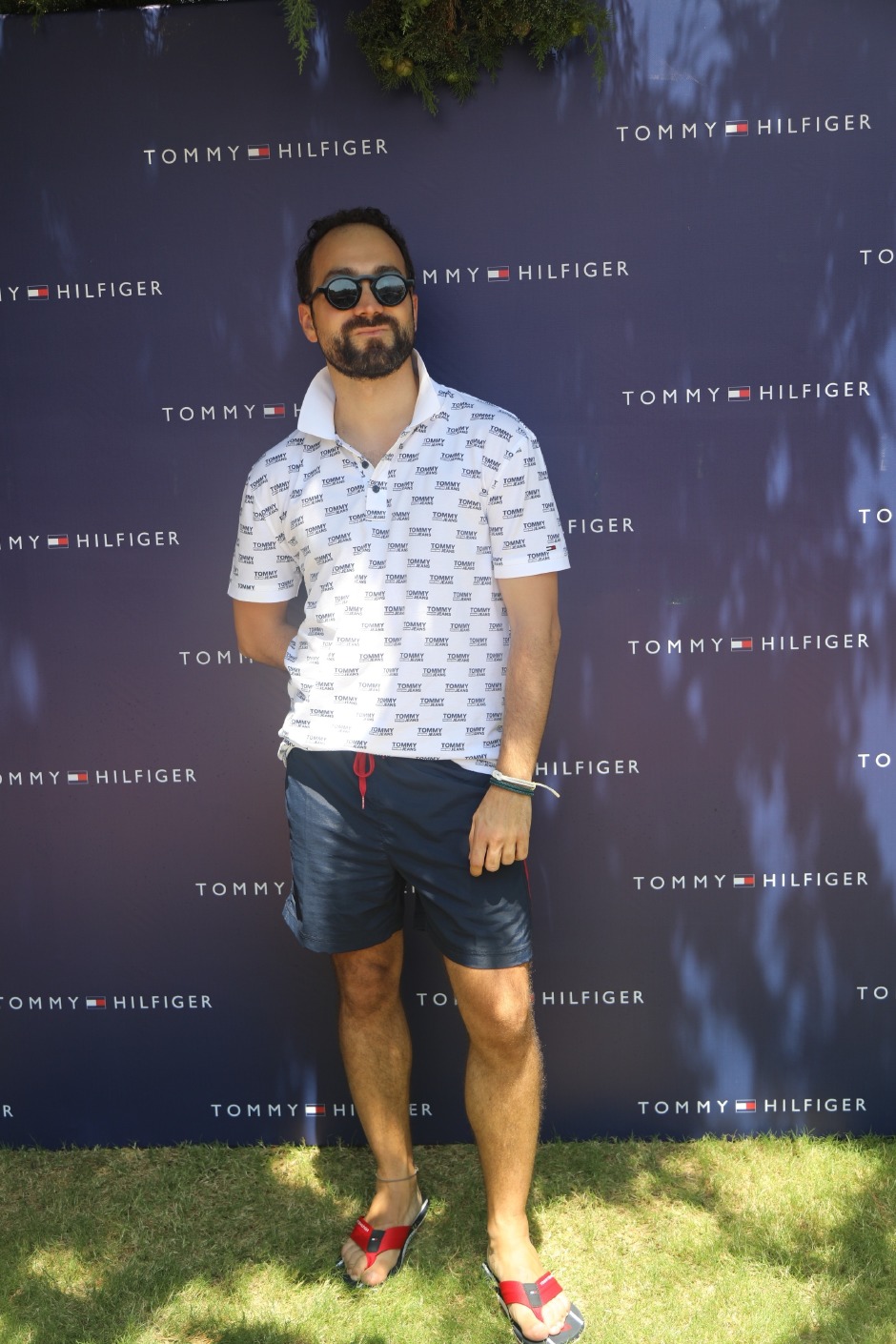 Tommy Hilfiger Sahile İndi