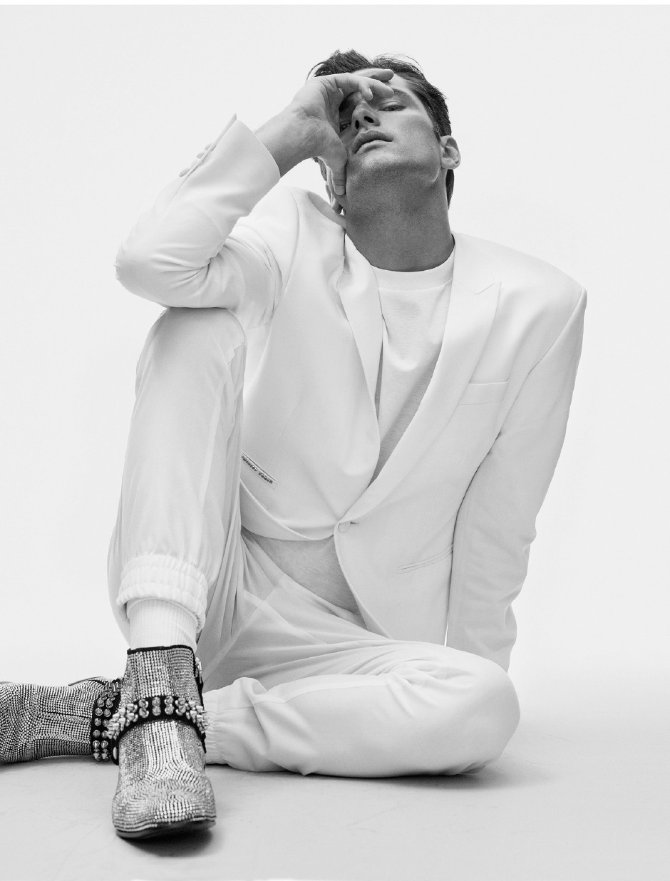 Takım Elbiseniz Sıkıcı Olmak Zorunda Değil