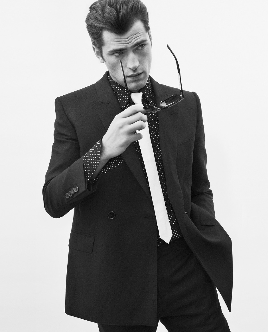 Takım Elbiseniz Sıkıcı Olmak Zorunda Değil