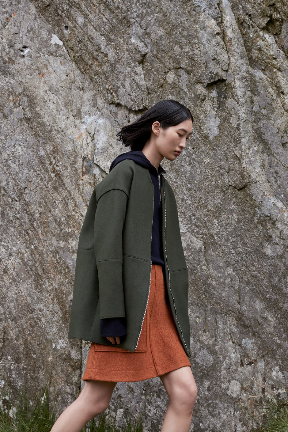 COS’un Yeni Ceket ve Mont Koleksiyonunu Keşfedin