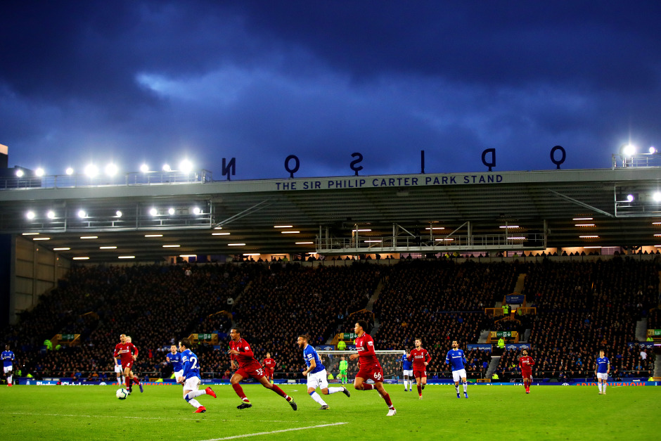 İngiltere Premier Ligi’nin En Unutulmaz 5 Stadyum Atmosferi