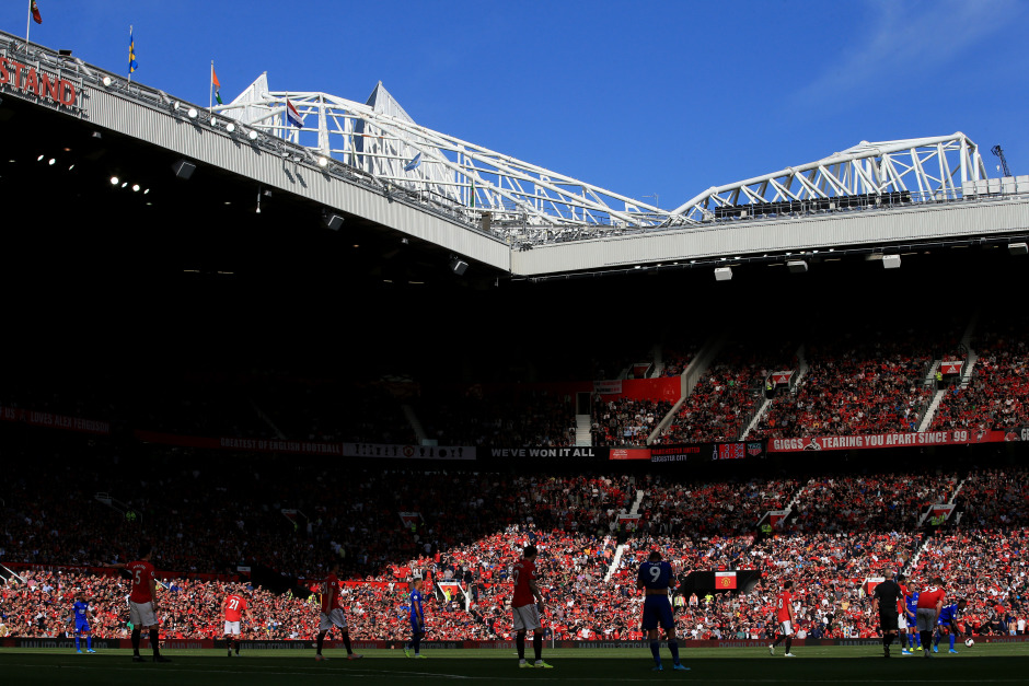 İngiltere Premier Ligi’nin En Unutulmaz 5 Stadyum Atmosferi
