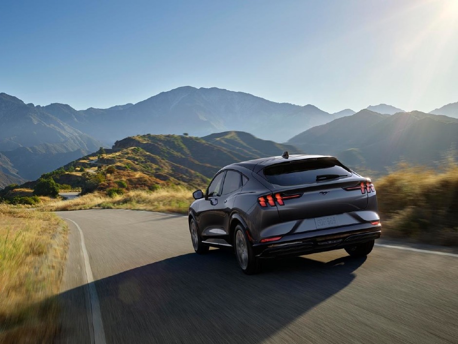 Ford’un İlk Elektrikli Mustang’i: Mach-E 2021