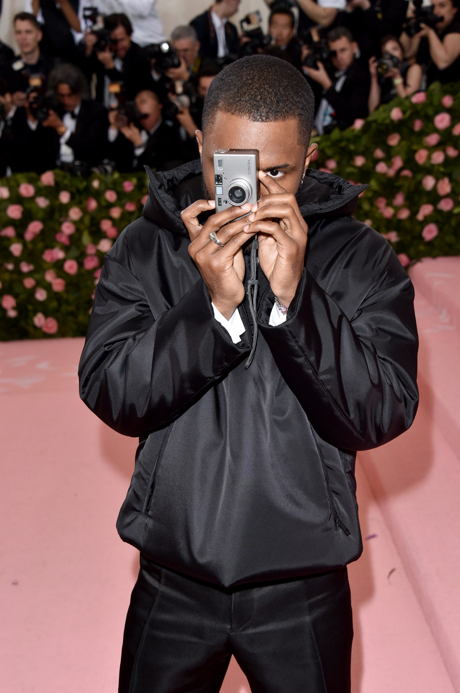 Ünlüler Neden Kırmızı Halıda Fotoğraf Çekiyor?