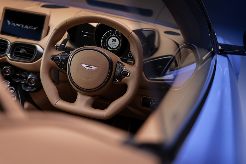 Aston Martin Yeni Vantage Roadster ile Karşımızda