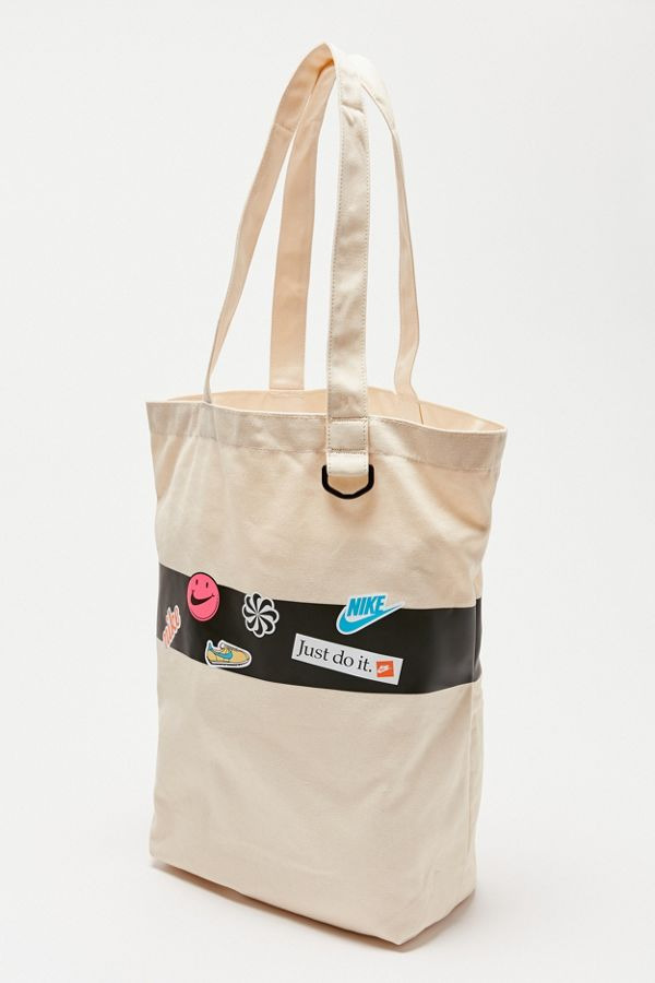Alışverişlerinizin Vazgeçilmezi: Tote Bag Alışverişlerinizin Vazgeçilmezi: Tote Bag