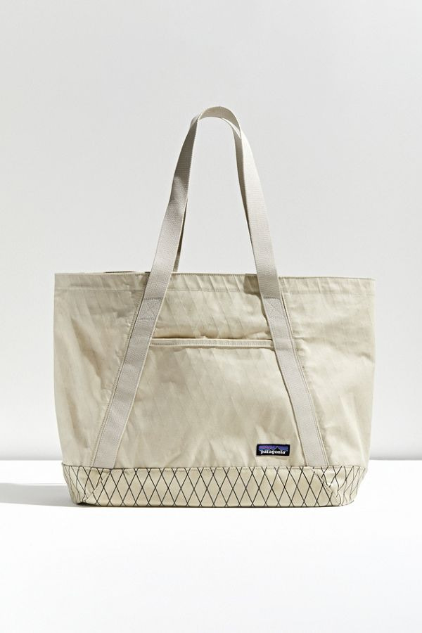 Alışverişlerinizin Vazgeçilmezi: Tote Bag Alışverişlerinizin Vazgeçilmezi: Tote Bag