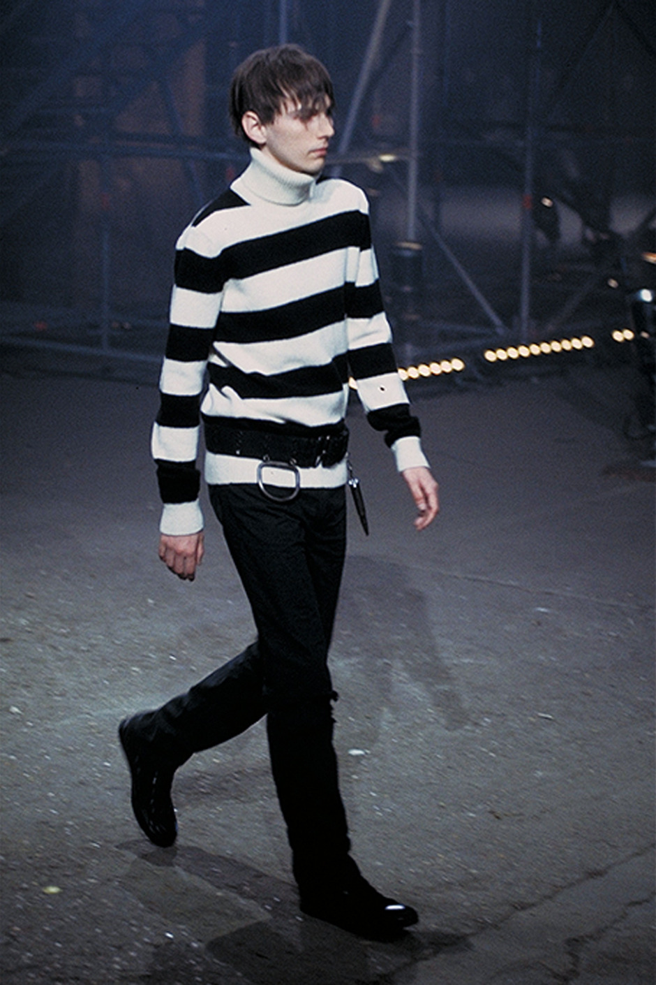 Raf Simons'un 2001 Riot! Riot! Riot! Defilesi Ne Anlatıyor?