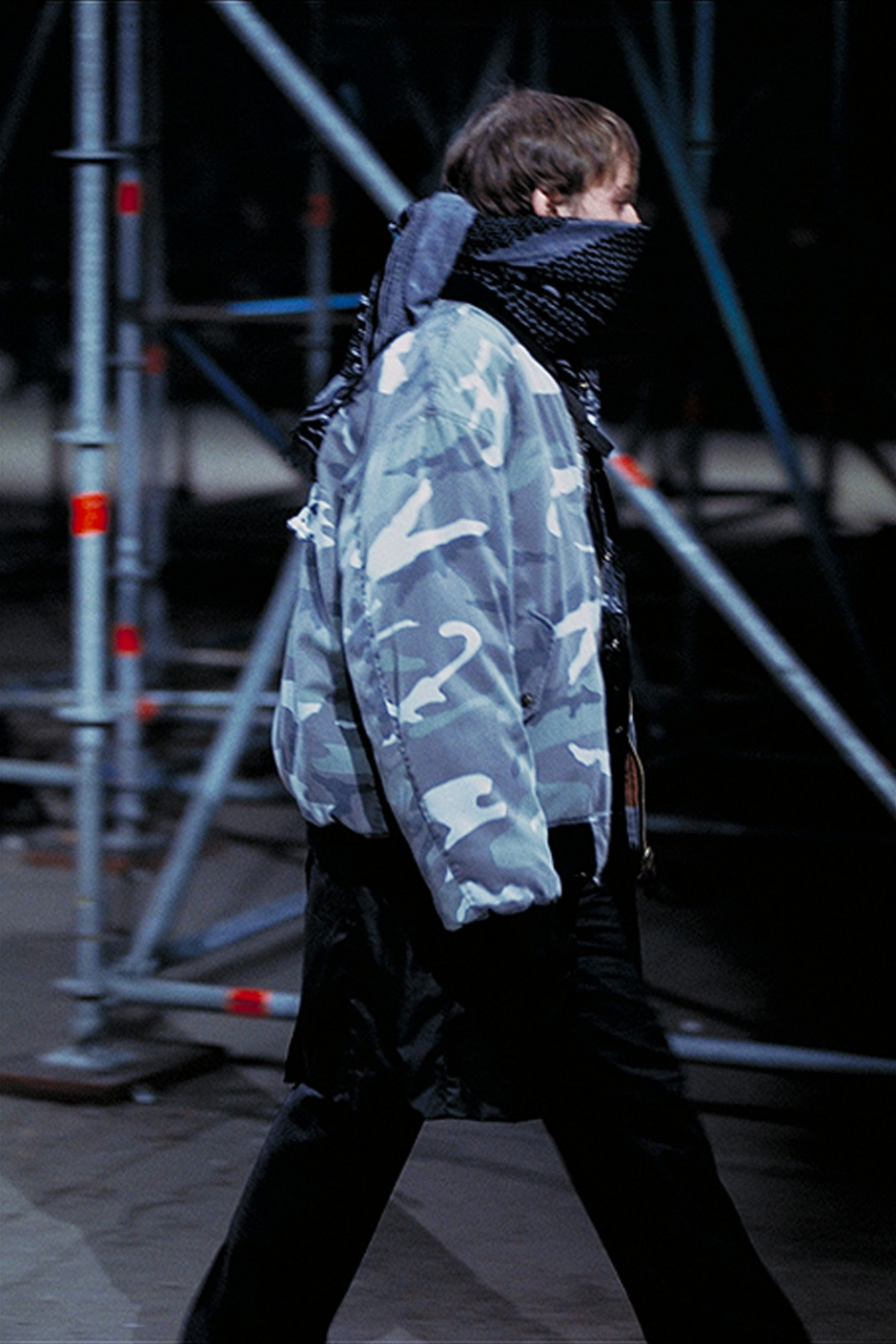 Raf Simons'un 2001 Riot! Riot! Riot! Defilesi Ne Anlatıyor?